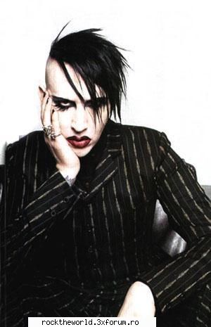 cea mai buna voce masculina din rock mie place marilyn manson mai ales ochiul sticla  