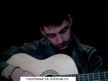 Poze co voi - tot eu cantand la chitara :X:X:X:X:X:X:X - Poze